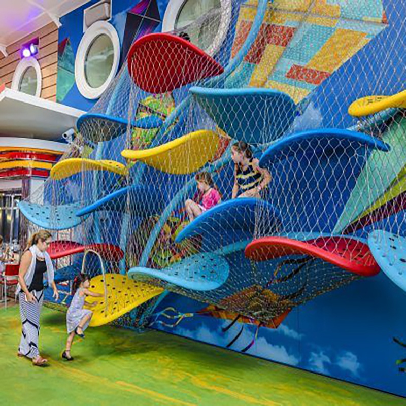 معدات ملعب مغامرات شبكية من ال - مراجعة Outdoor Adventure Center وسعره